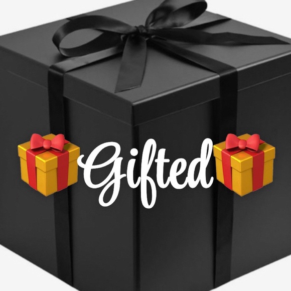 Jewelry - 🌟🖤♥️Beautiful Silver Crystal Heart & Key Pendant Necklace♥️🖤🌟NEW